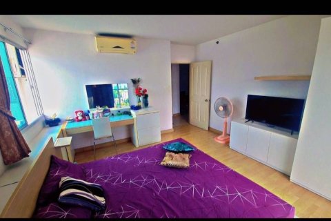 Condo in Bangkok Yai, Thailand, 2 bedrooms  № 151275 - photo 1