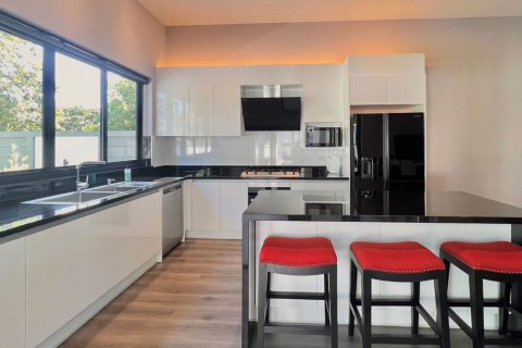 Villa in Chiang Mai, Thailand 4 bedrooms № 146592 - photo 4