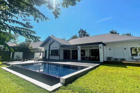 Villa in Chiang Mai, Thailand 4 bedrooms № 146592 - photo 25