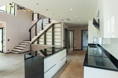 Villa in Chiang Mai, Thailand 4 bedrooms № 146591 - photo 9