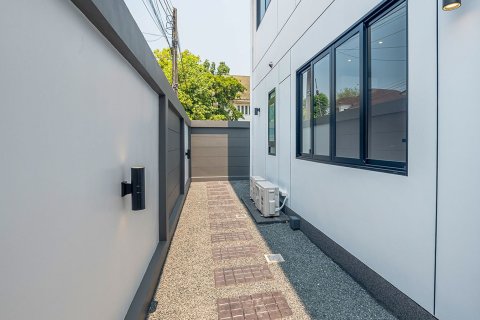 Villa in Chiang Mai, Thailand 4 bedrooms № 146591 - photo 21