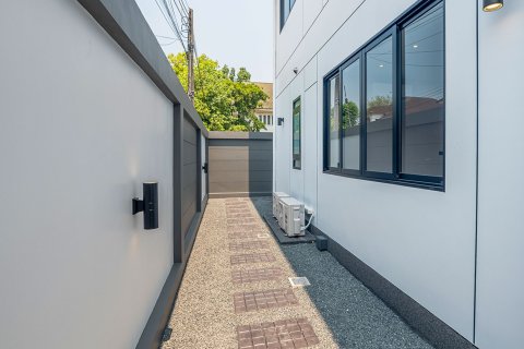 Villa in Chiang Mai, Thailand 4 bedrooms № 146591 - photo 21