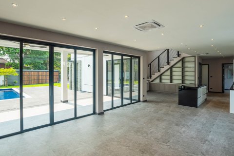 Villa in Chiang Mai, Thailand 4 bedrooms № 146591 - photo 8