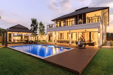 Villa in Chiang Mai, Thailand 5 bedrooms № 146590 - photo 1