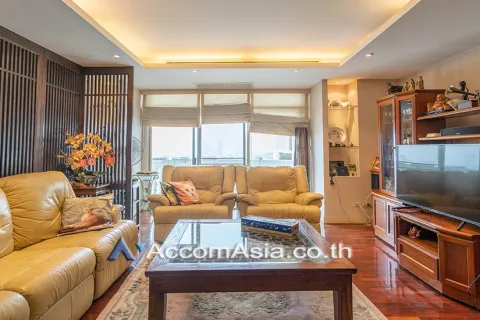 Dúplex de 4 dormitorios en Suan Luang, Bangkok, Tailandia № 216717