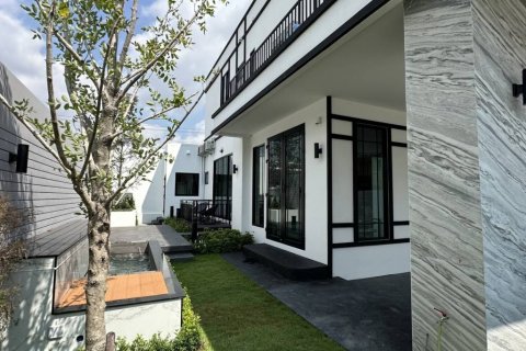 Таунхаус в Паттайе, Таиланд с 3 спальнями  № 114915 - фото 1