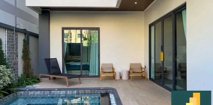 Casa de 4 dormitorios en Pattaya, Tailandia № 210701