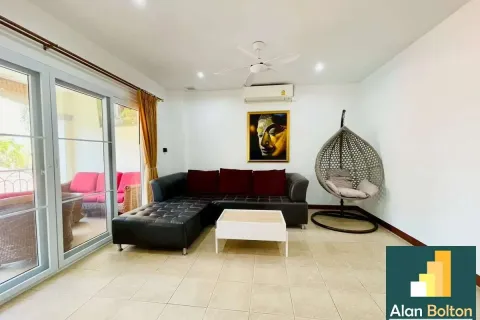 Condominio de 2 dormitorios en Pattaya, Tailandia № 210700 - foto 2
