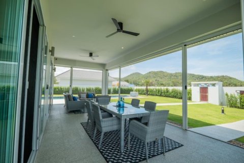 Villa in Hua Hin, Thailand 3 bedrooms № 168429 - photo 2