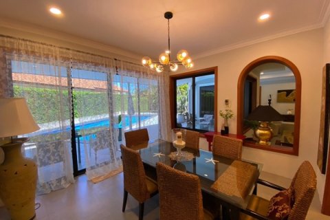 Villa in Hua Hin, Thailand 3 bedrooms № 168431 - photo 9