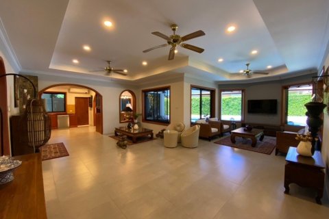 Villa in Hua Hin, Thailand 3 bedrooms № 168431 - photo 4