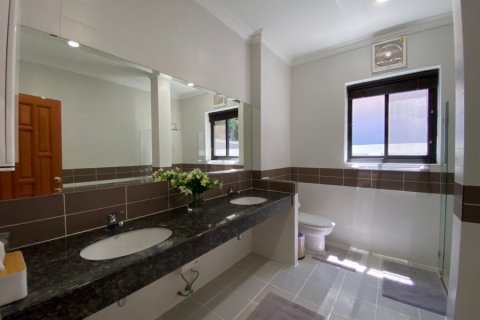 Villa in Hua Hin, Thailand 3 bedrooms № 168431 - photo 13
