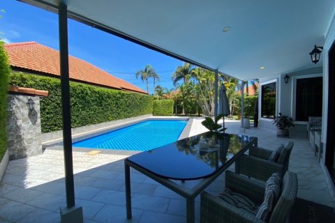 Villa in Hua Hin, Thailand 3 bedrooms № 168431 - photo 2