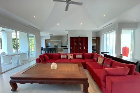 Villa in Hua Hin, Thailand 3 bedrooms № 205658 - photo 17