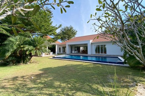 Villa in Hua Hin, Thailand 3 bedrooms № 205658 - photo 2
