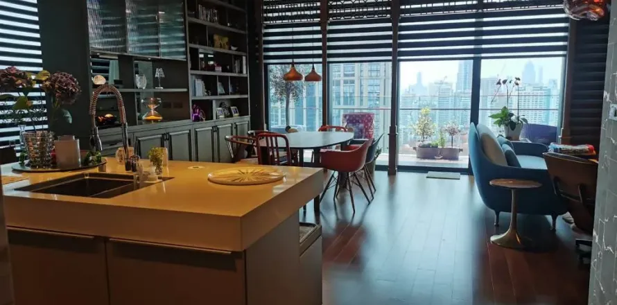 Condo in Watthana, Bangkok, Thailand, 3 bedrooms  № 159612