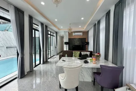 Villa in Pattaya, Thailand 5 bedrooms № 167191