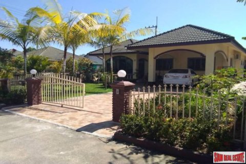 House in Chiang Mai, Thailand 3 bedrooms № 194112