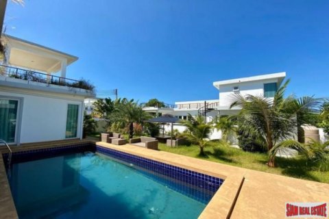 House in Pattaya, Thailand 3 bedrooms № 194114