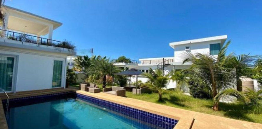 House in Pattaya, Thailand 3 bedrooms № 194114