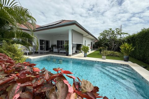 Villa in Hua Hin, Thailand 3 bedrooms № 140258 - photo 1