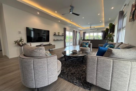 Villa in Hua Hin, Thailand 3 bedrooms № 140258 - photo 25