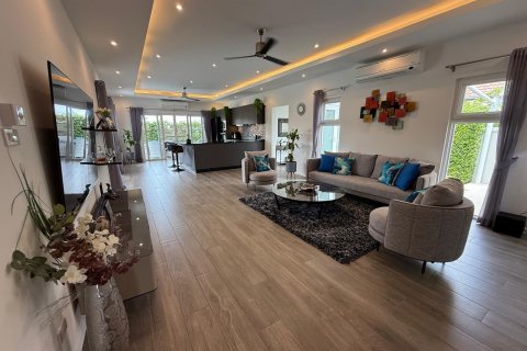 Villa in Hua Hin, Thailand 3 bedrooms № 140258 - photo 24