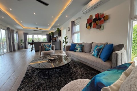 Villa in Hua Hin, Thailand 3 bedrooms № 140258 - photo 22