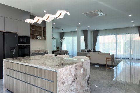 Villa in Pattaya, Thailand 3 bedrooms № 164041 - photo 15