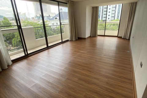 Condo in Watthana, Bangkok, Thailand, 3 bedrooms  № 159420 - photo 13