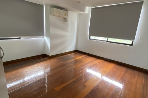 Condo in Watthana, Bangkok, Thailand, 3 bedrooms  № 159420 - photo 16