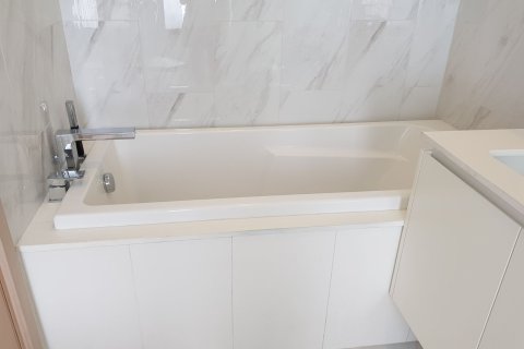 Condo in Watthana, Bangkok, Thailand, 2 bedrooms  № 159418 - photo 16