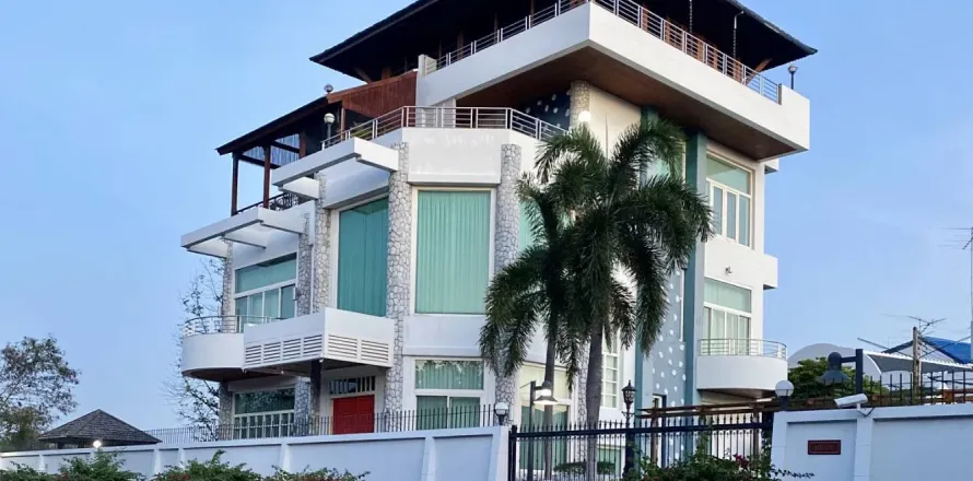 House in Pattaya, Thailand 4 bedrooms № 159419
