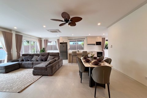 Villa in Hua Hin, Thailand 3 bedrooms № 174050 - photo 12