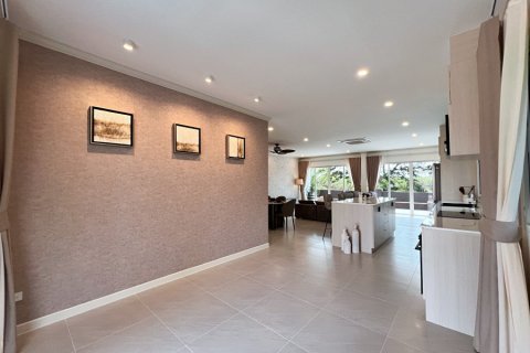 Villa in Hua Hin, Thailand 3 bedrooms № 174050 - photo 16