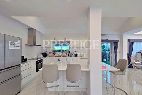 Haus in Pattaya, Thailand 7 Schlafzimmer № 220701 - Foto 8