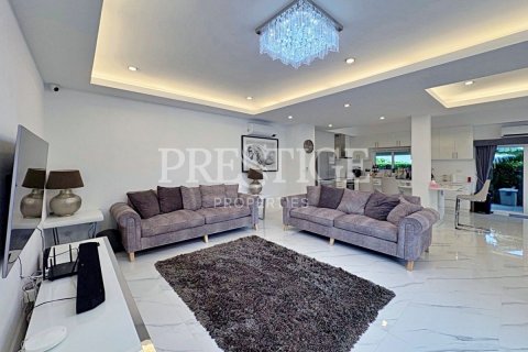 Haus in Pattaya, Thailand 7 Schlafzimmer № 220701 - Foto 3