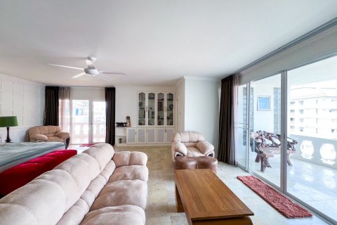 Condo in Pattaya, Thailand, 5 bedrooms  № 145872 - photo 25