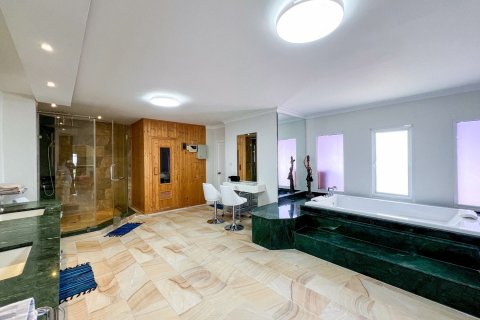 Condo in Pattaya, Thailand, 5 bedrooms  № 145872 - photo 21