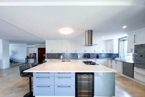 Condo in Pattaya, Thailand, 5 bedrooms  № 145872 - photo 5