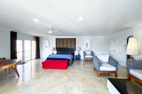 Condo in Pattaya, Thailand, 5 bedrooms  № 145872 - photo 16