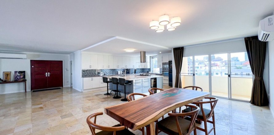 Condo in Pattaya, Thailand, 5 bedrooms  № 145872