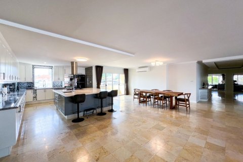 Condo in Pattaya, Thailand, 5 bedrooms  № 145872 - photo 4