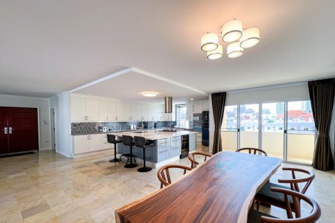 Condo in Pattaya, Thailand, 5 bedrooms  № 145872 - photo 2