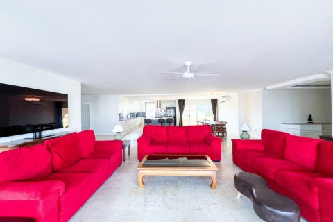 Condo in Pattaya, Thailand, 5 bedrooms  № 145872 - photo 12