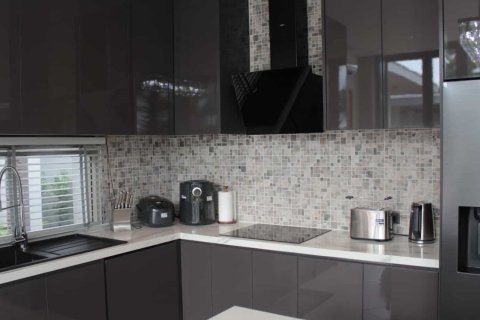 Villa in Phuket, Thailand 3 bedrooms № 166262 - photo 11