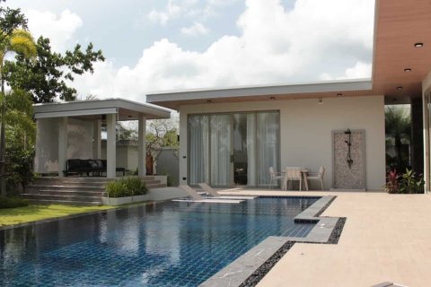 Villa in Phuket, Thailand 3 bedrooms № 166262 - photo 2