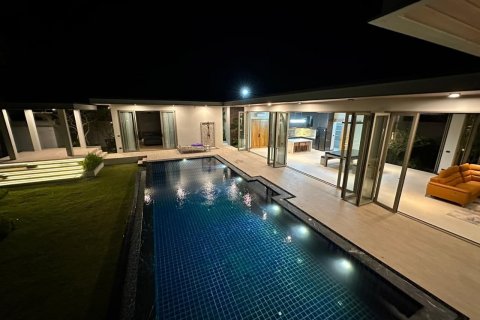 Villa in Phuket, Thailand 3 bedrooms № 166262 - photo 14