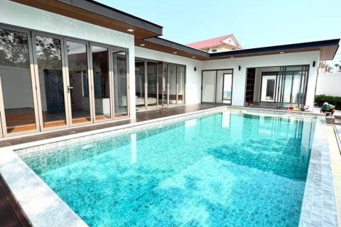 Villa in Phuket, Thailand 4 bedrooms № 166261 - photo 2