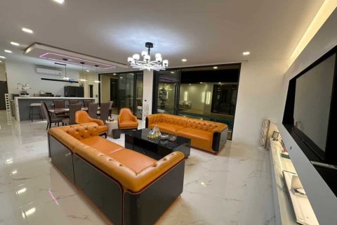 Villa in Phuket, Thailand 4 bedrooms № 166260 - photo 5
